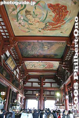 Paintings on ceiling inside Hondo worship hall.
Keywords: tokyo taito-ku asakusa kannon sensoji buddhist temple hall paintings