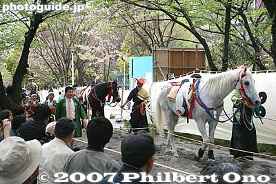 First, the horses, archers, and attendants parade along the entire course.
Keywords: tokyo taito-ku ward asakusa yabusame horseback archery sumida park