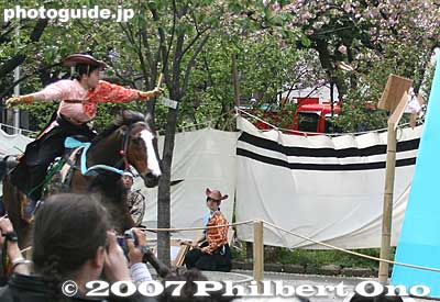 The crowd favorite was this high school girl. See the arrow pierce the wooden target.
Keywords: tokyo taito-ku ward asakusa yabusame horseback archery sumida park matsuri4 festival tokyomatsuri