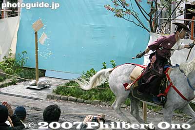 Right after hitting the first target, the archer starts to pull out another arrow for the next target.
Keywords: tokyo taito-ku ward asakusa yabusame horseback archery sumida park