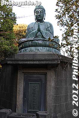Tennoji temple also had an outdoor statue of the Buddha.
Keywords: tokyo taito-ku Yanaka Cemetery tennoji temple
