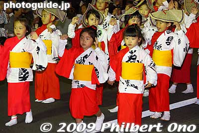 Sanwa-ren 三和蓮
Keywords: tokyo toshima-ku otsuka awa odori folk dance matsuri festival bon 