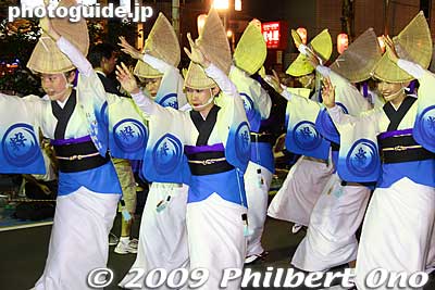 Shinsui-ren 新粋連
Keywords: tokyo toshima-ku otsuka awa odori folk dance matsuri festival bon 