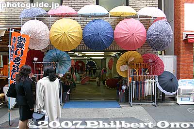 Umbrella shop
Keywords: tokyo toshima-ku ward sugamo jizo-dori shopping arcade shotengai elderly