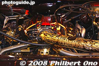 Even the engine is sparkling clean. Is that a gold-plated radiator hose??
Keywords: tokyo chiba makuhari lowrider car show automobile vintage 