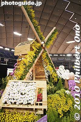Check out this orchid windmill, one of the showpiece exhibits.
Keywords: tokyo bunkyo-ku dome Japan Grand Prix International Orchids Festival show flowers 