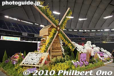 The windmill rotated.
Keywords: tokyo bunkyo-ku dome Japan Grand Prix International Orchids Festival show flowers 