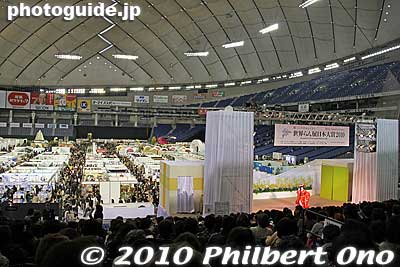 During the show, they also held various stage programs such as lectures and panel discussions. 
Keywords: tokyo bunkyo-ku dome Japan Grand Prix International Orchids Festival show flowers 