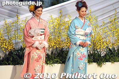Keywords: tokyo bunkyo-ku dome Japan Grand Prix International Orchids Festival show flowers kimono women