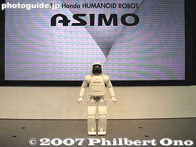 ASIMO show at the Honda showroom in Tokyo.
Keywords: tokyo robotics show fair trade humanoid robots