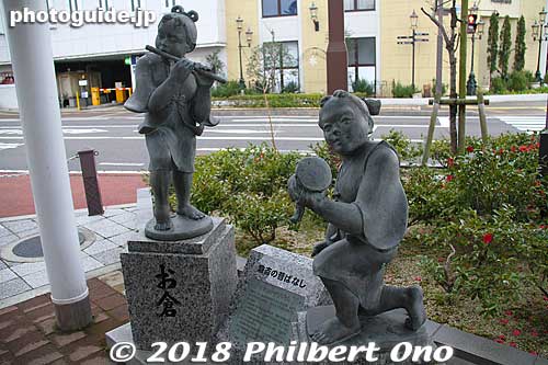 Statues at JR Kurayoshi Station.
Keywords: tottori kurayoshi station