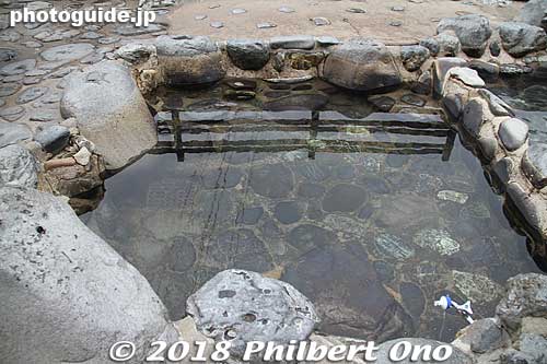 Misasa Onsen's free outdoor bath next to the river. Kawaraburo
Keywords: tottori misasa onsen hot spring spa