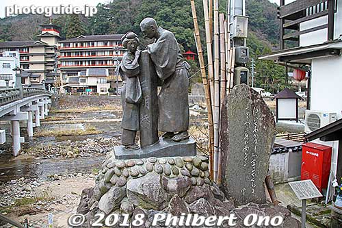 Song monument for the Misasa Kouta folk song composed by Composed impromptu in 1927 by famous poet and minyo composer Noguchi Ujo (野口雨情) who was visiting the onsen and drinking beer in a ryokan while writing the lyrics. 
Keywords: tottori misasa onsen hot spring spa
