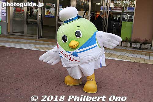 Toripy (Trippy), Tottori's official mascot in front of JR Tottori Station.
Keywords: tottori train station