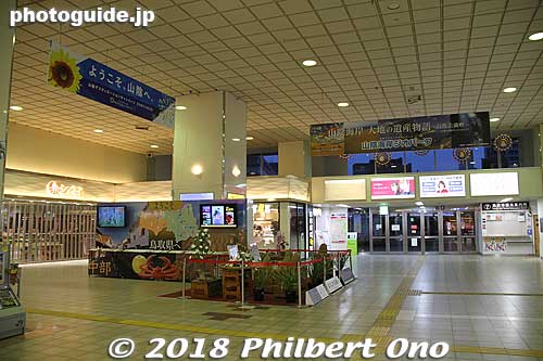 Inside Tottori Station.
Keywords: tottori train station
