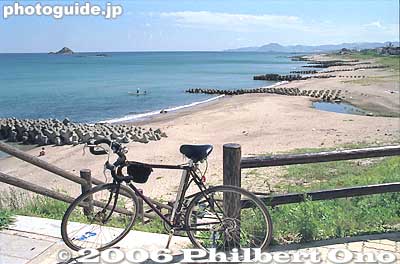 Keywords: tottori beach coast ocean sand bicycle