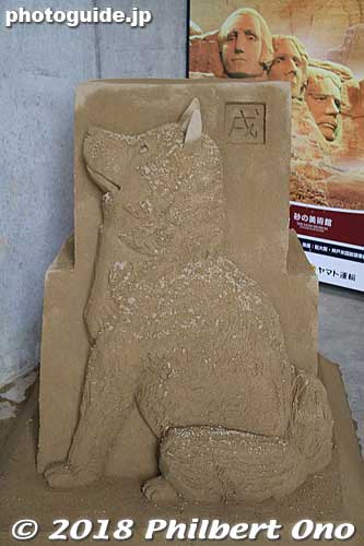Sand Museum entrance had a sculpture of a dog since 2018 was the Year of the Dog.
Keywords: tottori Sand Museum sculptures