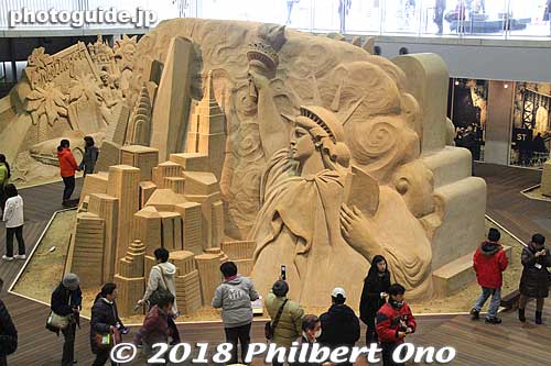 It takes a few weeks to complete a large sculpture. After the exhibition ends, the sculptures are sadly destroyed and the sand is reused for the next exhibition.
Keywords: tottori Sand Museum sculptures