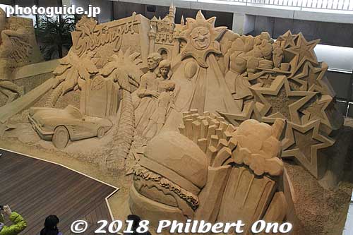 American junk food sand sculpture. Titled "American Life."
Keywords: tottori Sand Museum sculptures
