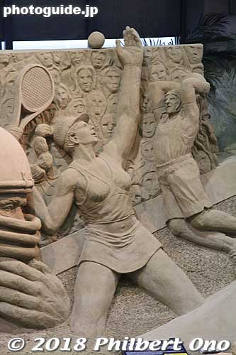 Tennis player and volleyball player sand sculptures.
Keywords: tottori Sand Museum sculptures