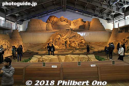 Toward the rear of the museum was Mt. Rushmore in sand.
Keywords: tottori Sand Museum sculptures