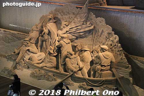 "Washington Crossing the Delaware" sand sculpture.
Keywords: tottori Sand Museum sculptures