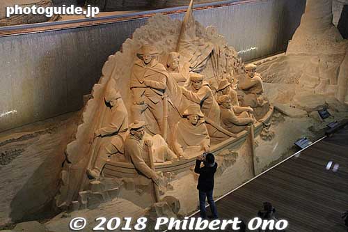 "Washington Crossing the Delaware" sand sculpture.
Keywords: tottori Sand Museum sculptures