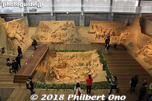 This pit in the middle features a water-related sculpture.
Keywords: tottori Sand Museum sculptures