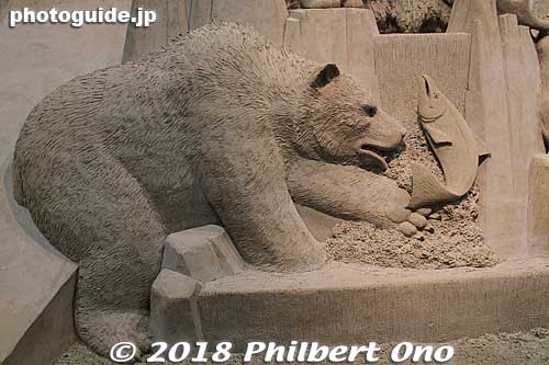 Bear
Keywords: tottori Sand Museum sculptures