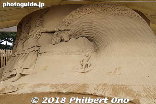 Hawaiian sand sculpture with a surfer on a wave joined by...
Keywords: tottori Sand Museum sculptures