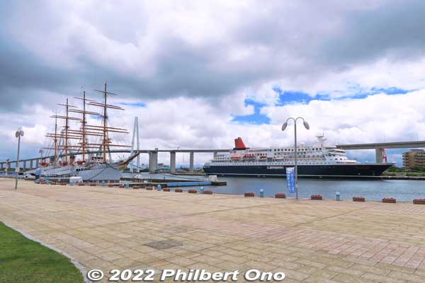 Kaiwo Maru and a Japanese cruise ship at Toyama Shinko Port.
Keywords: Toyama Shinko Port imizu kaio kaiwo maru museum ship