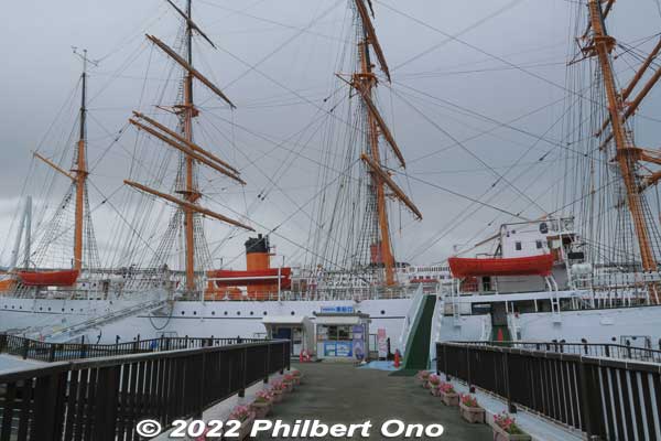 Boarding the Kaiwo Maru museum ship.
Keywords: Toyama Shinko Port imizu kaio kaiwo maru museum ship