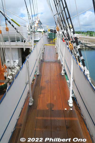 Narrow bridge to the bow.
Keywords: Toyama Shinko Port imizu kaio kaiwo maru museum ship