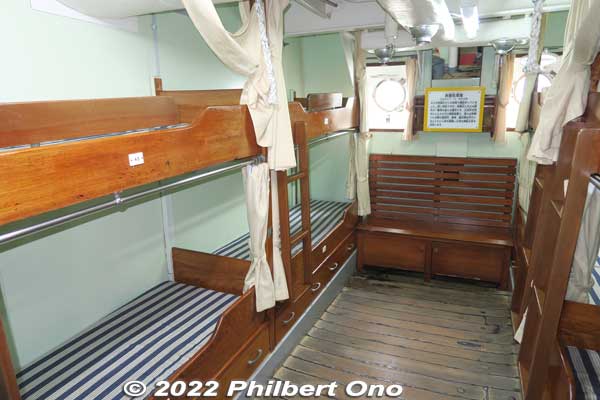 Cadet's cabin with 8 bunk beds. They spent 6 months at sea as trainees.
Keywords: Toyama Shinko Port imizu kaio kaiwo maru museum ship