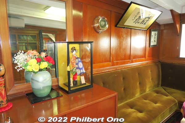 Captain's Day Room has a oiran Japanese doll.
Keywords: Toyama Shinko Port imizu kaio kaiwo maru museum ship