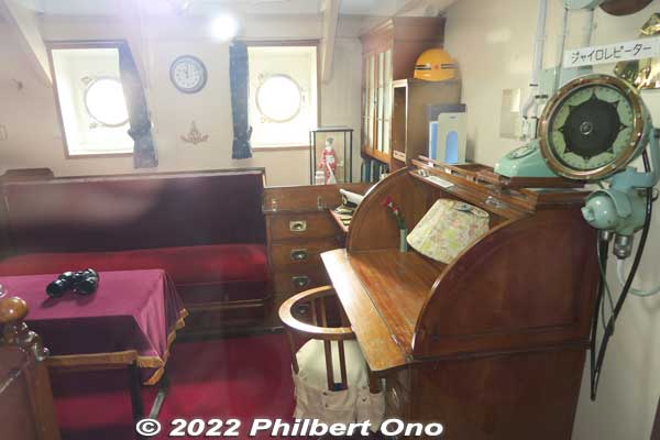 Captain's bedroom and desk.
Keywords: Toyama Shinko Port imizu kaio kaiwo maru museum ship