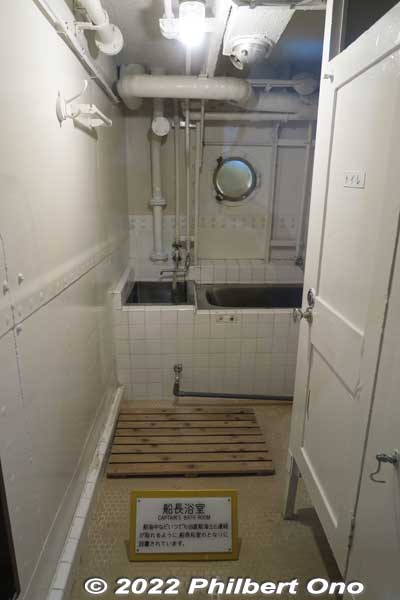 Captain's bathroom and toilet too.
Keywords: Toyama Shinko Port imizu kaio kaiwo maru museum ship