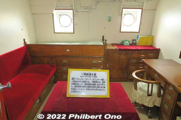 Chief Officer's cabin is only one room with two windows
Keywords: Toyama Shinko Port imizu kaio kaiwo maru museum ship