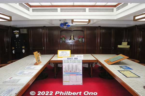 Officer's saloon where ship officers dined and held meetings. Very luxurious. This is the head table where the captain would sit in the middle.
Keywords: Toyama Shinko Port imizu kaio kaiwo maru museum ship