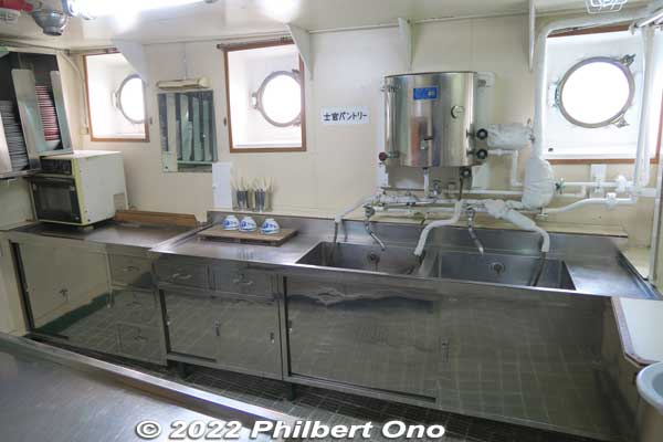Galley for officers.
Keywords: Toyama Shinko Port imizu kaio kaiwo maru museum ship