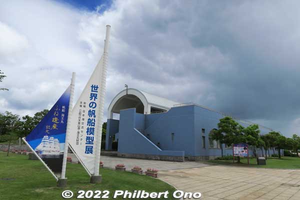 Also in Kaiwo Maru Park is the Japan Sea Culture Center (日本海交流センター) has an exhibition space showing models of sailing ships from around the world. (世界の帆船模型展)
Keywords: Toyama Shinko Port imizu kaio kaiwo maru park japan sea center