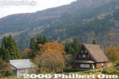 Ainokura is smaller than Shirakawa-go, but still tourist-driven.
Keywords: toyama nanto ainokura gassho-zukuri thatched roof house minka