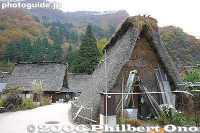 Gassho Storehouse 合掌小屋造り
Keywords: toyama nanto ainokura gassho-zukuri thatched roof house minka