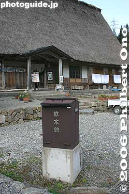 Fire hydrant
Keywords: toyama nanto ainokura gassho-zukuri thatched roof house minka