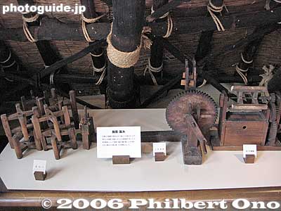 Silk-making implements
Keywords: toyama nanto ainokura gassho-zukuri thatched roof house minka