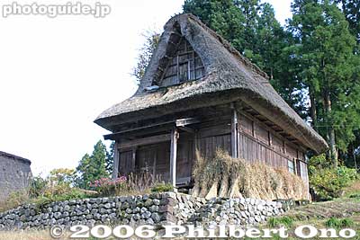 Keywords: toyama nanto ainokura gassho-zukuri thatched roof house minka