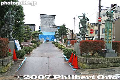 In fall 2007, it underwent major renovation.
Keywords: toyama takaoka daibutsu buddha statue copper sculpture