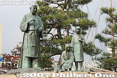 Sculpture in front of Takaoka Station (north side)
Keywords: toyama takaoka train station japansculpture