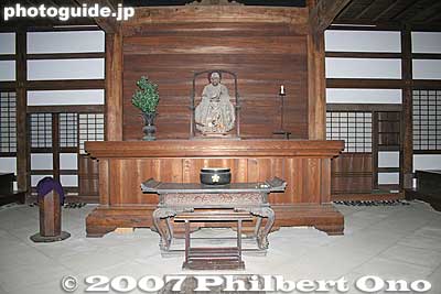 Inside Zendo Hall
Keywords: toyama takaoka zen buddhist temple zuiryuji