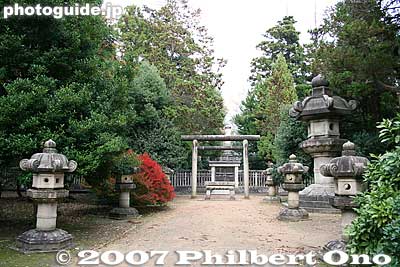 Path to gravesite
Keywords: toyama takaoka torii